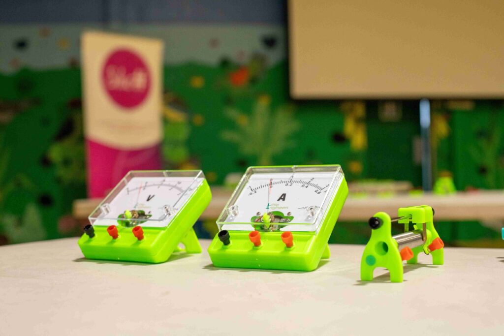 Educational electronic kits and robotic dog for kids at Little Engineers workshop.
